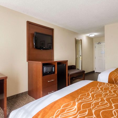 Comfort Inn & Suites Dayton North Bagian luar foto