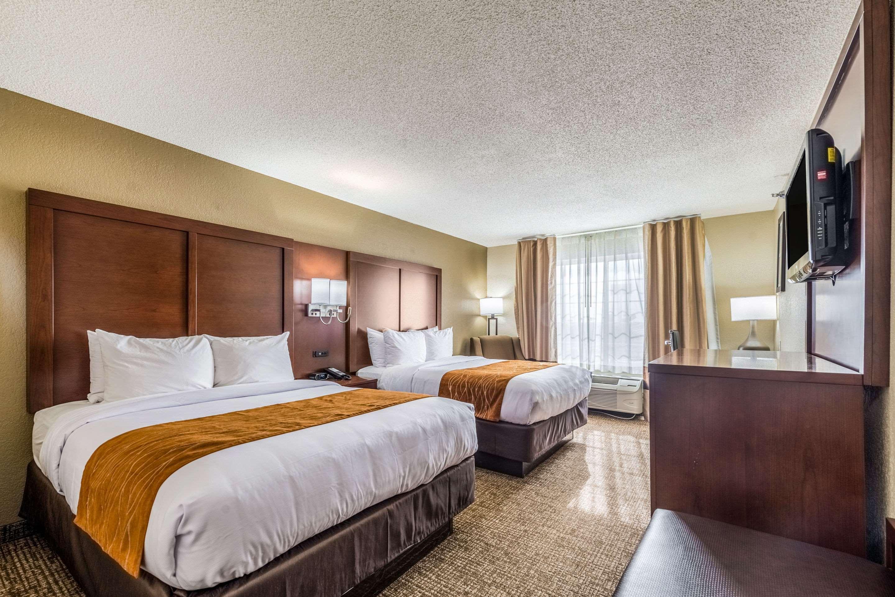 Comfort Inn & Suites Dayton North Bagian luar foto