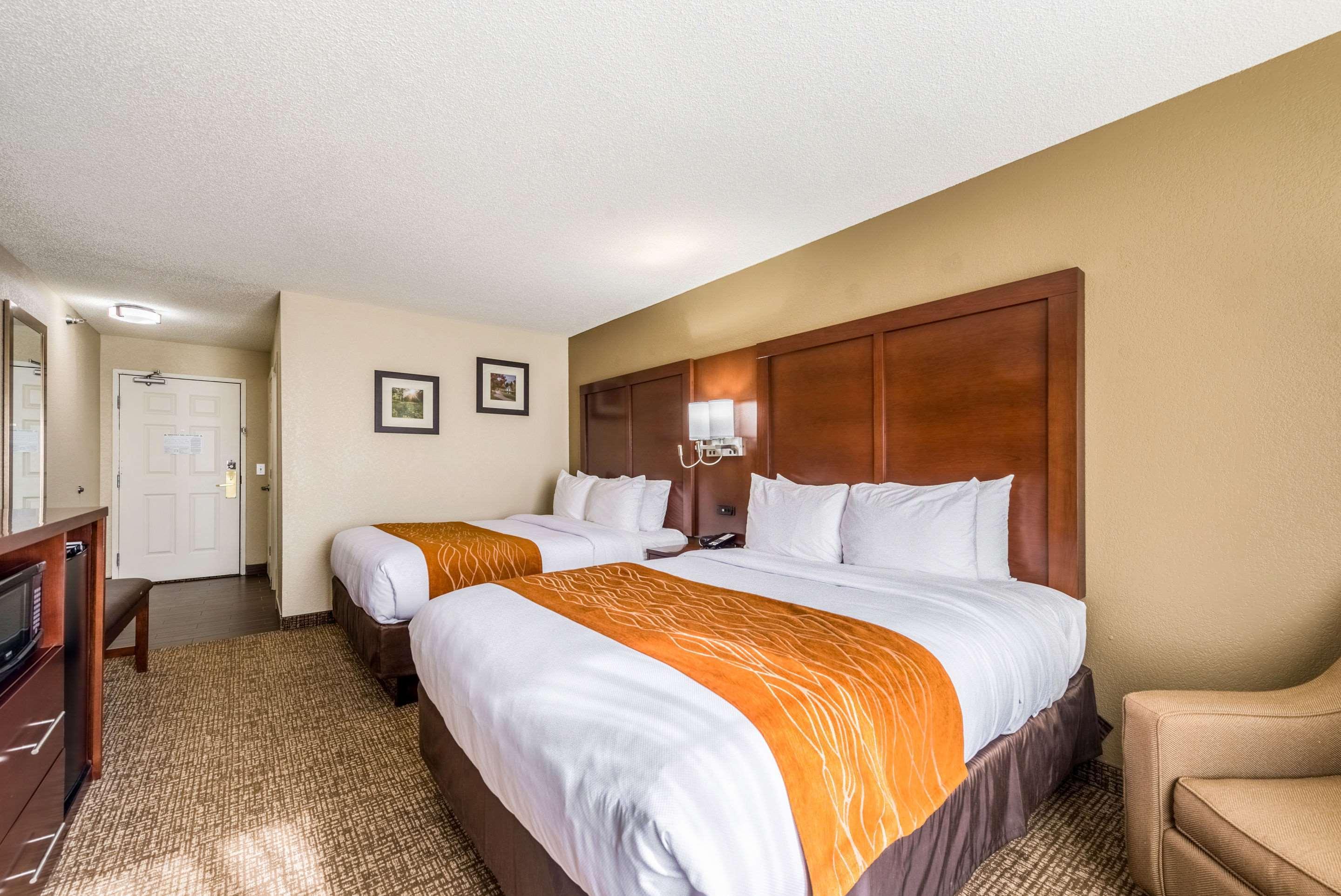 Comfort Inn & Suites Dayton North Bagian luar foto