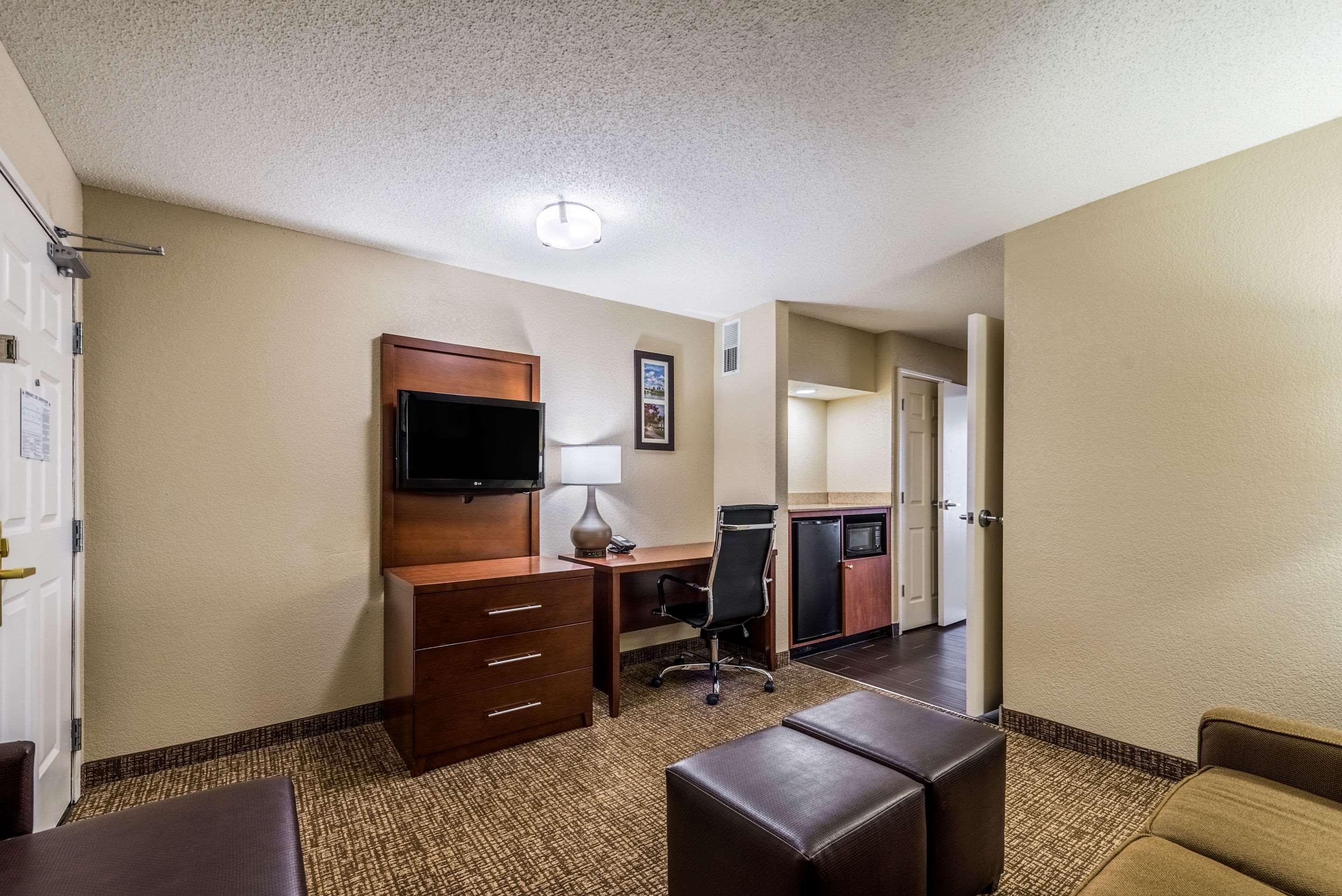 Comfort Inn & Suites Dayton North Bagian luar foto