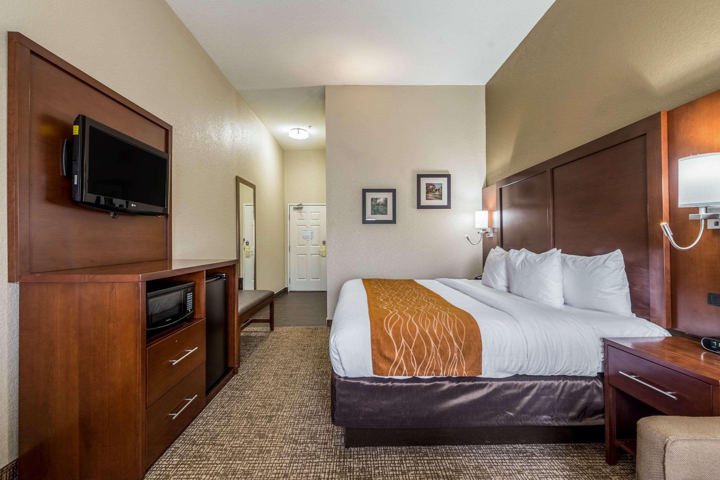 Comfort Inn & Suites Dayton North Bagian luar foto