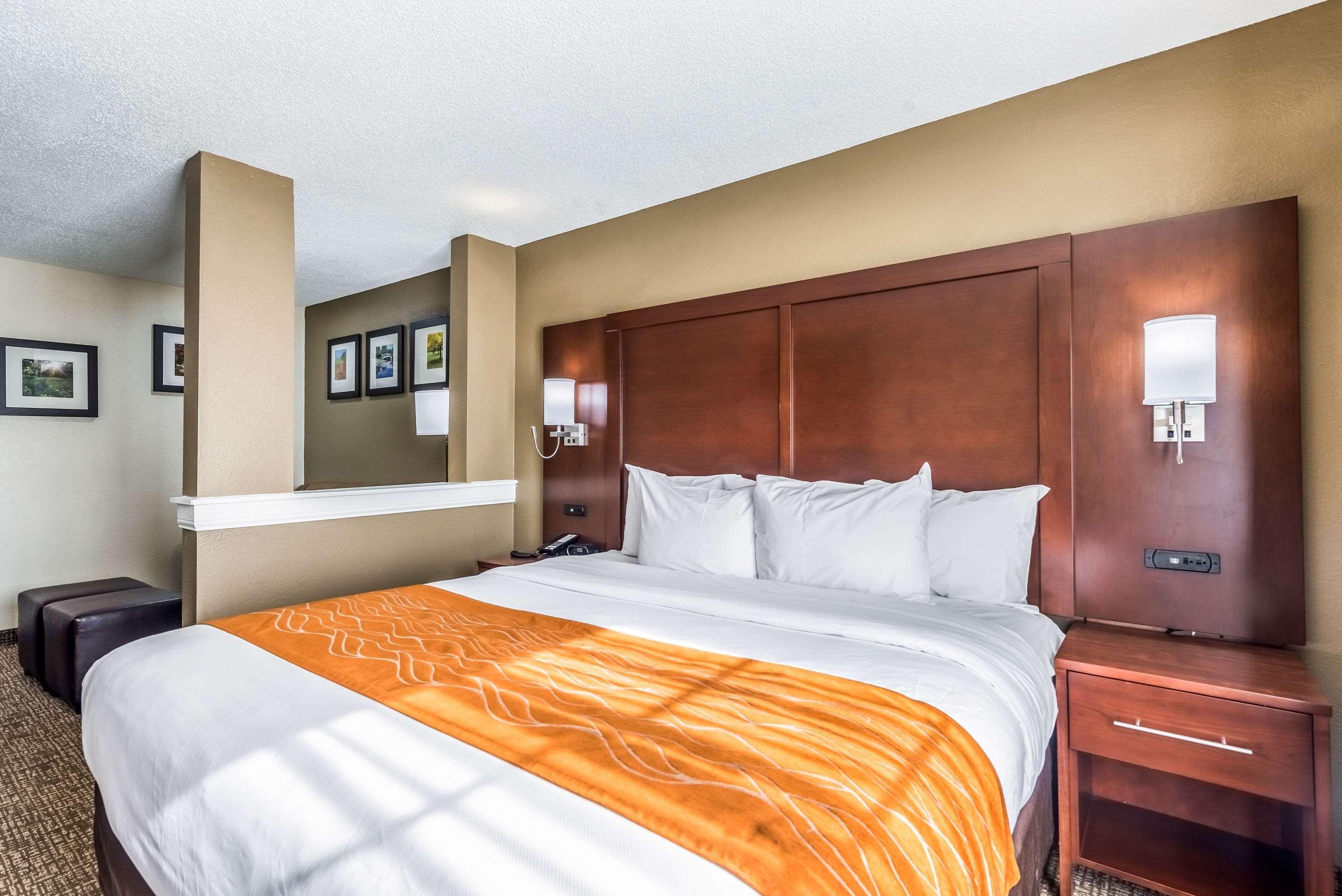 Comfort Inn & Suites Dayton North Bagian luar foto