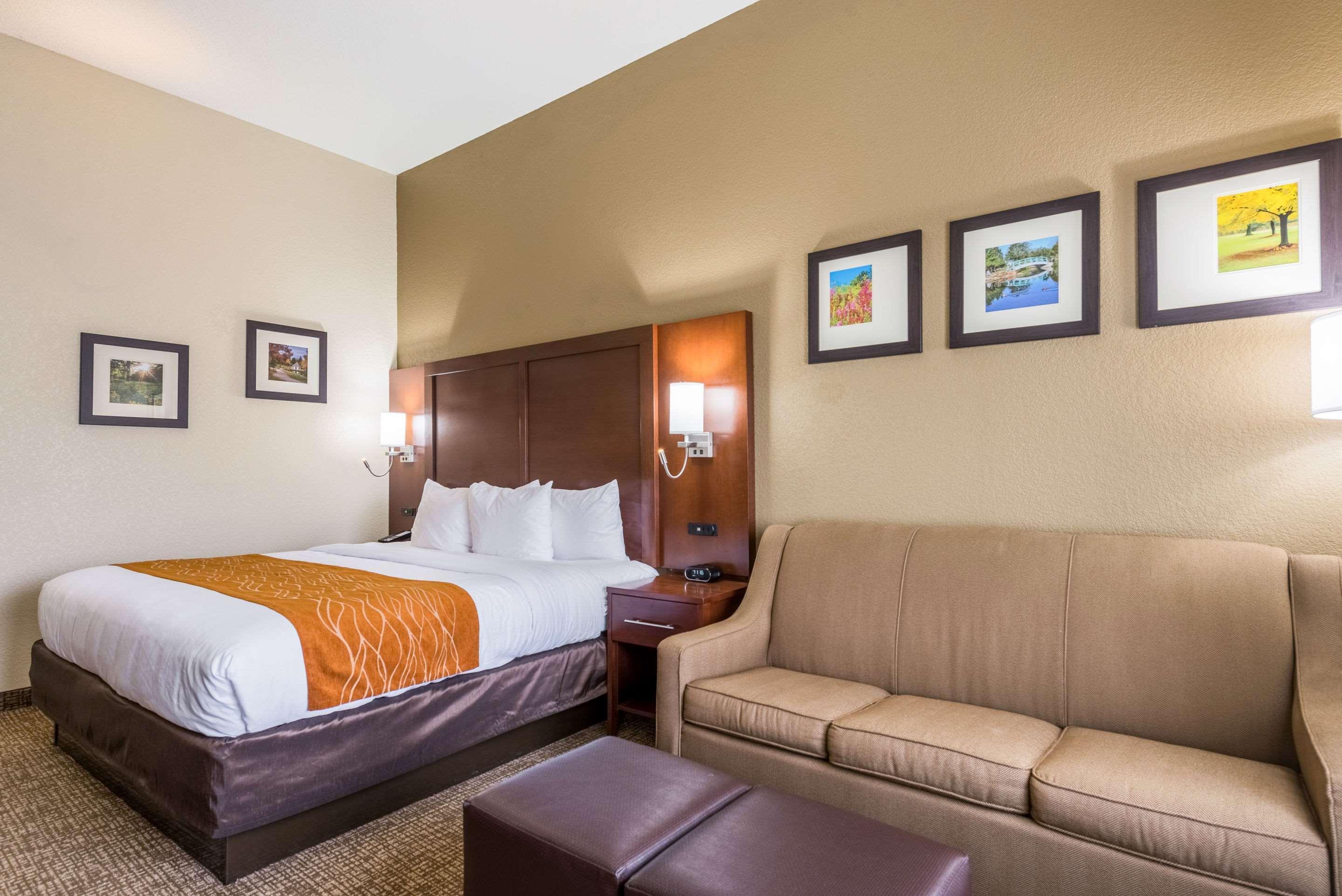 Comfort Inn & Suites Dayton North Bagian luar foto