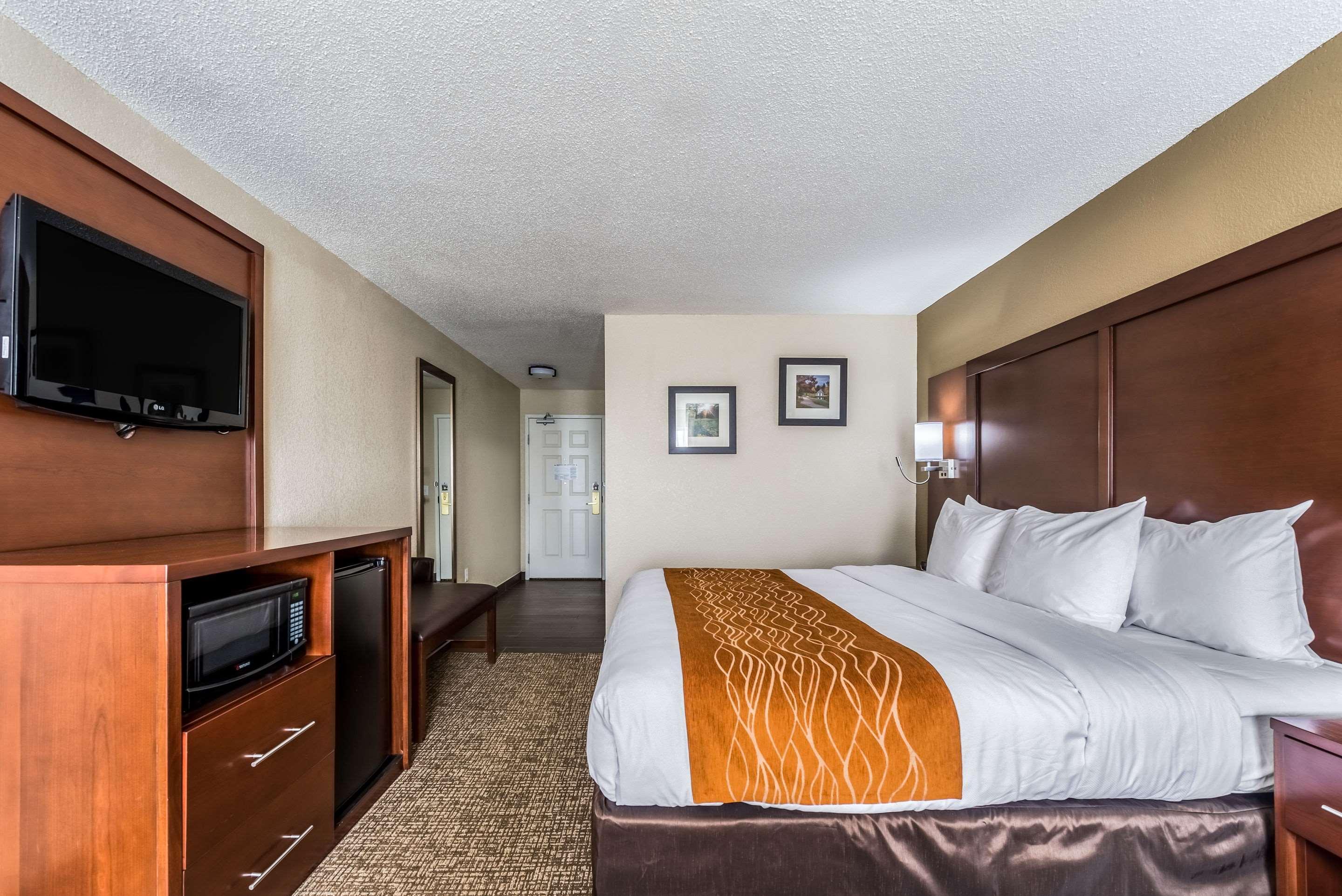 Comfort Inn & Suites Dayton North Bagian luar foto