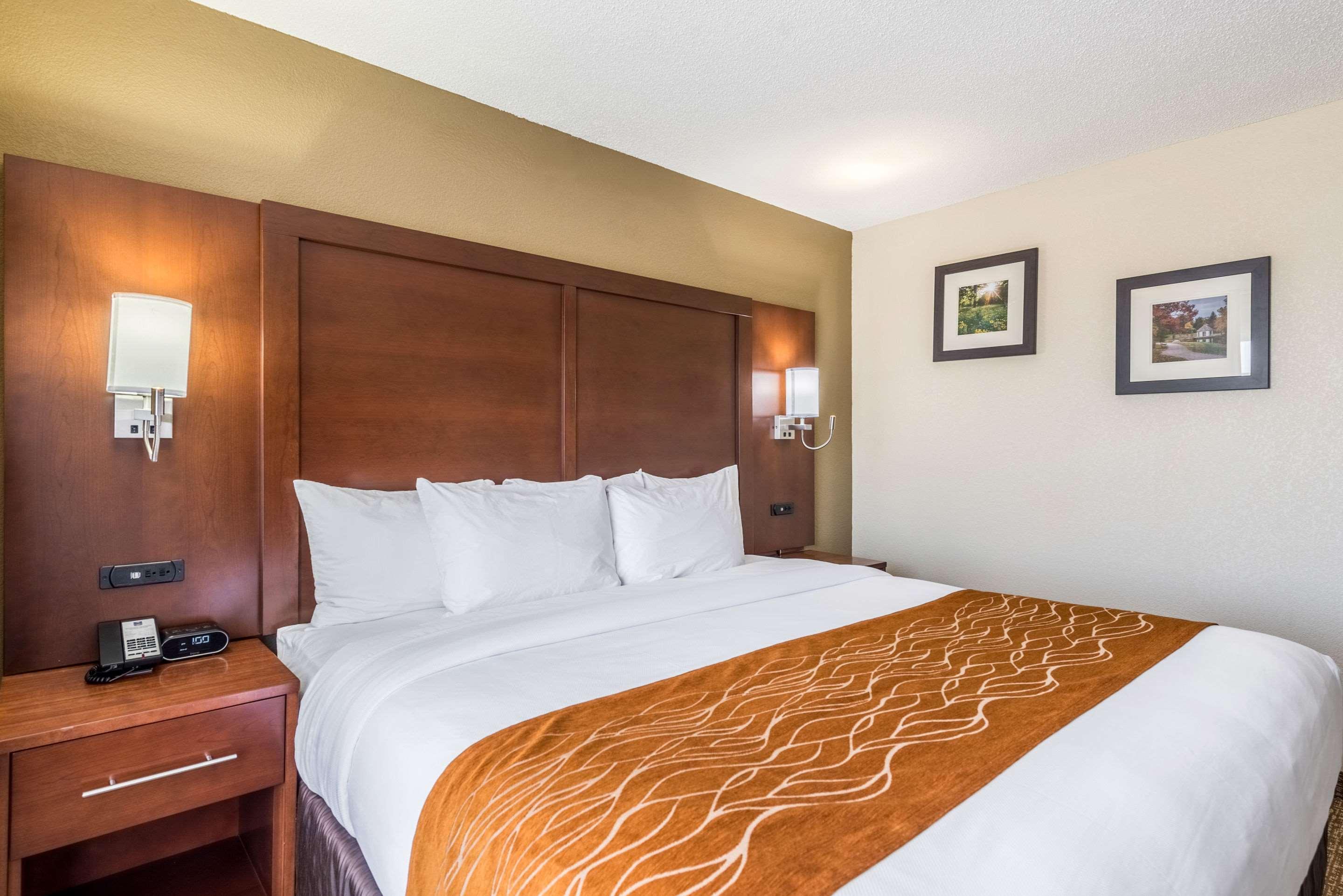 Comfort Inn & Suites Dayton North Bagian luar foto