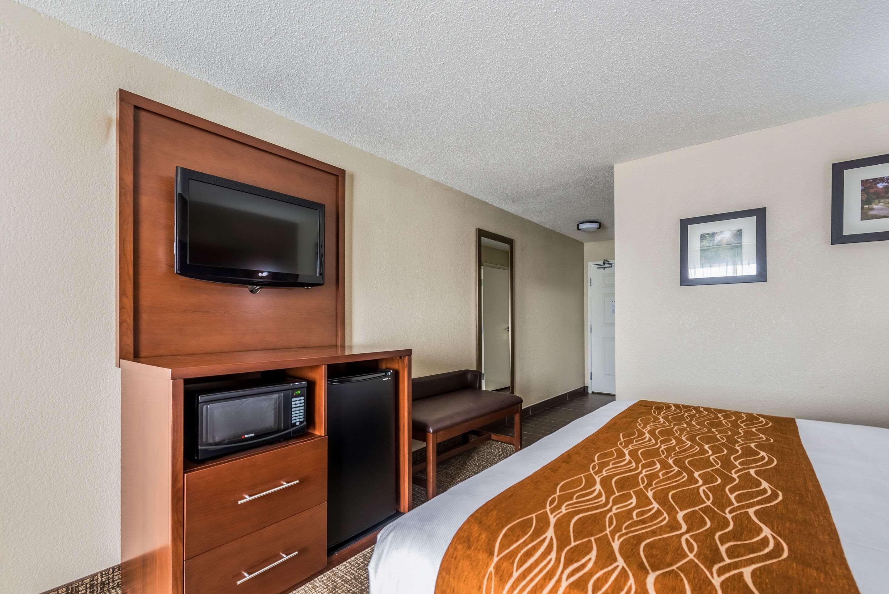 Comfort Inn & Suites Dayton North Bagian luar foto