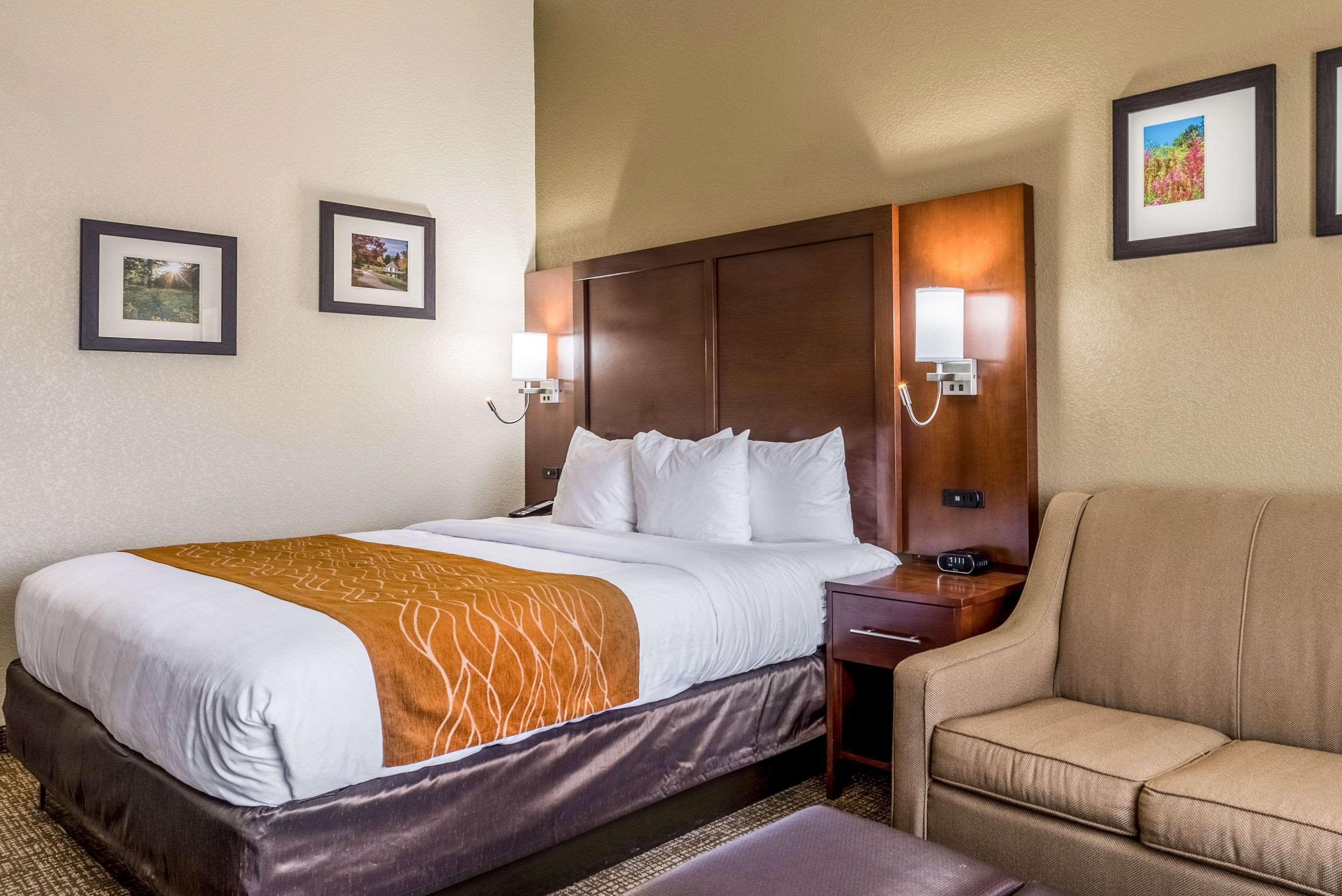 Comfort Inn & Suites Dayton North Bagian luar foto