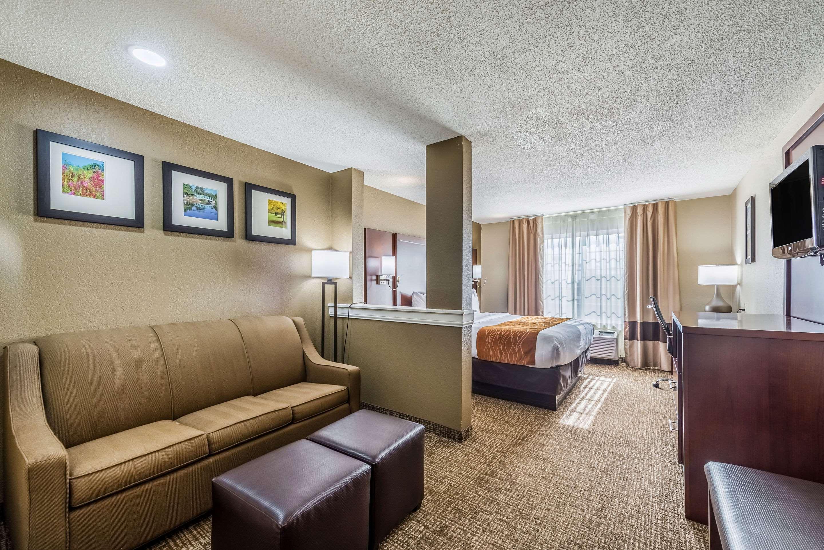 Comfort Inn & Suites Dayton North Bagian luar foto