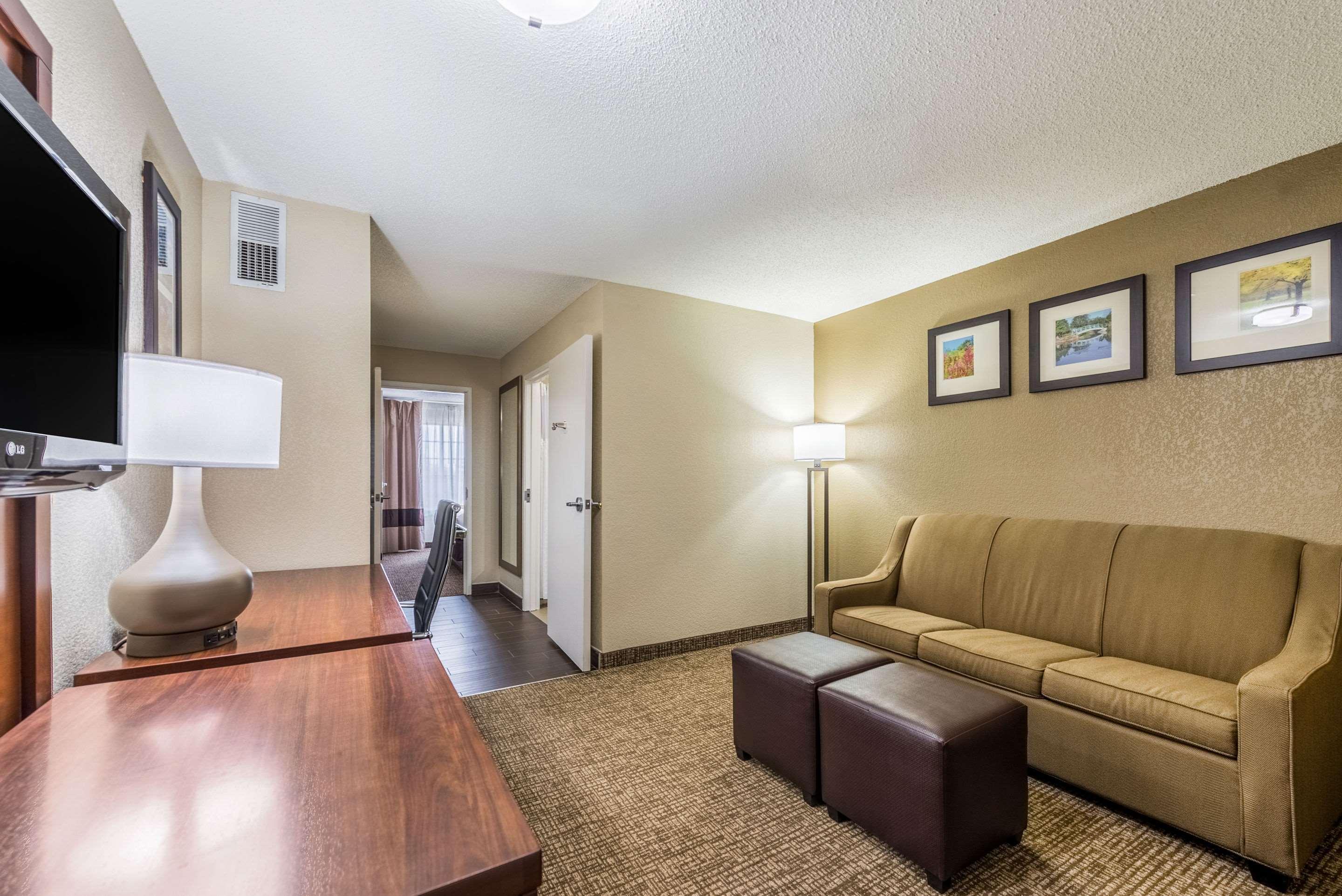 Comfort Inn & Suites Dayton North Bagian luar foto