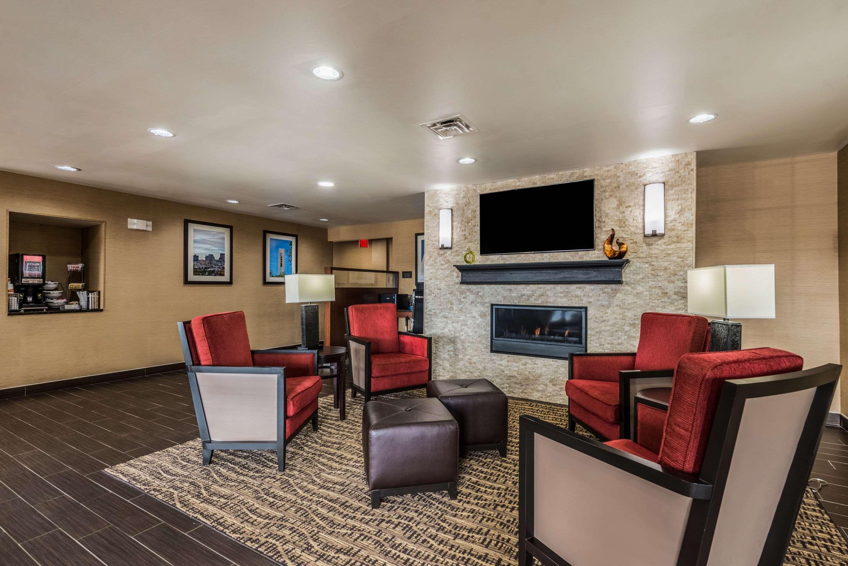 Comfort Inn & Suites Dayton North Bagian luar foto