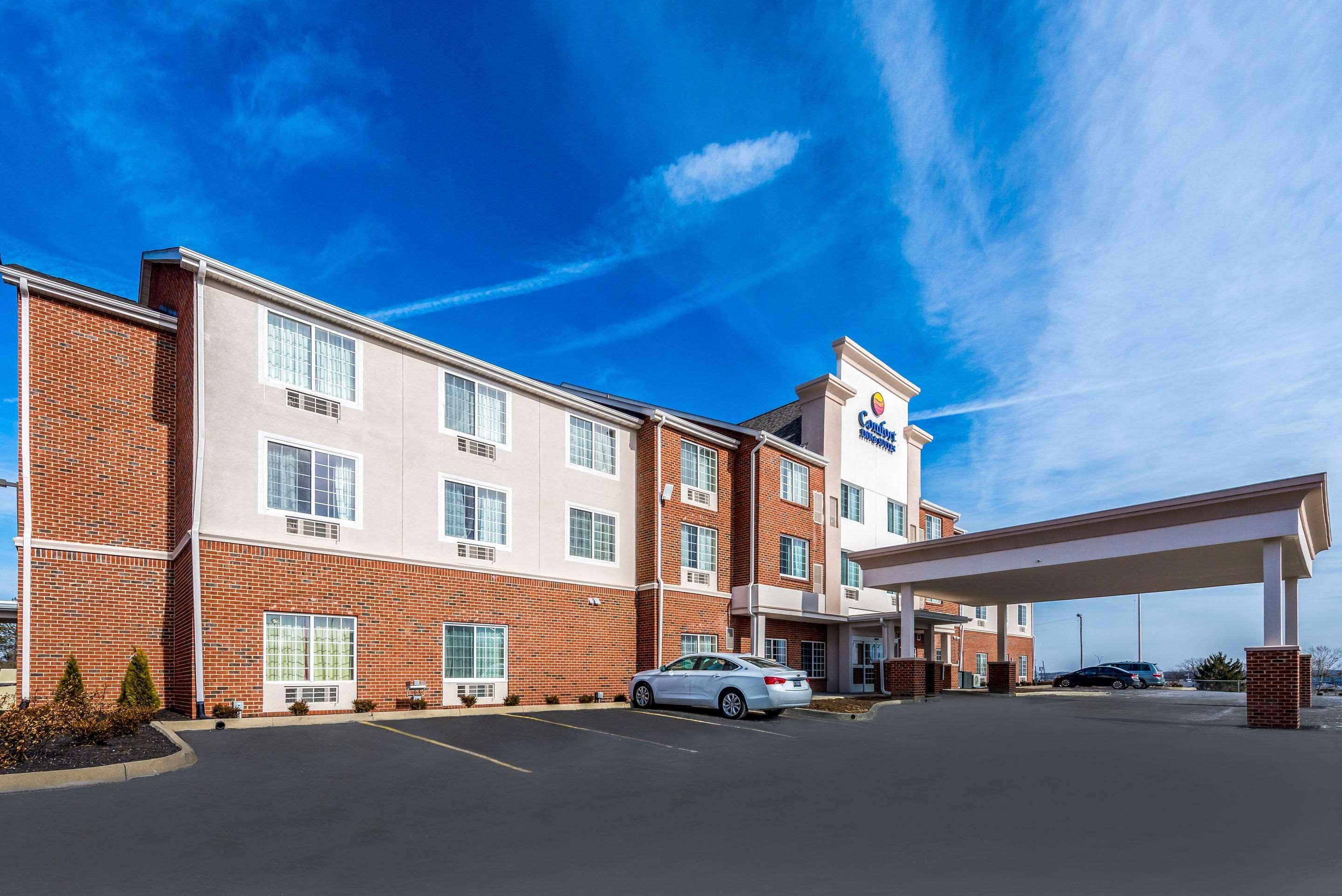 Comfort Inn & Suites Dayton North Bagian luar foto